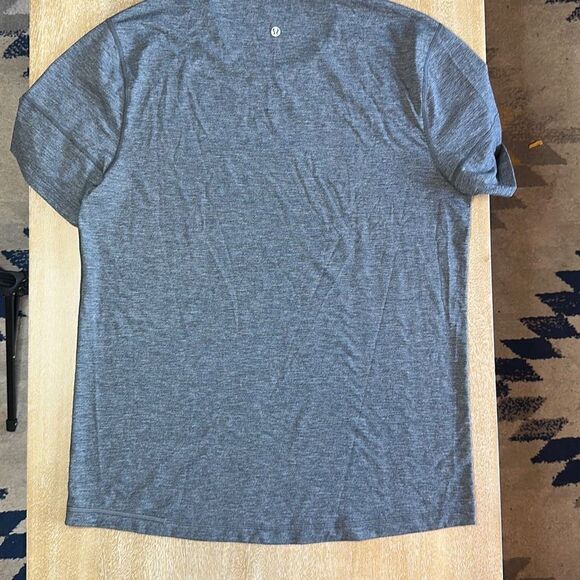 Lululemon performance tee - Picture 4 of 8